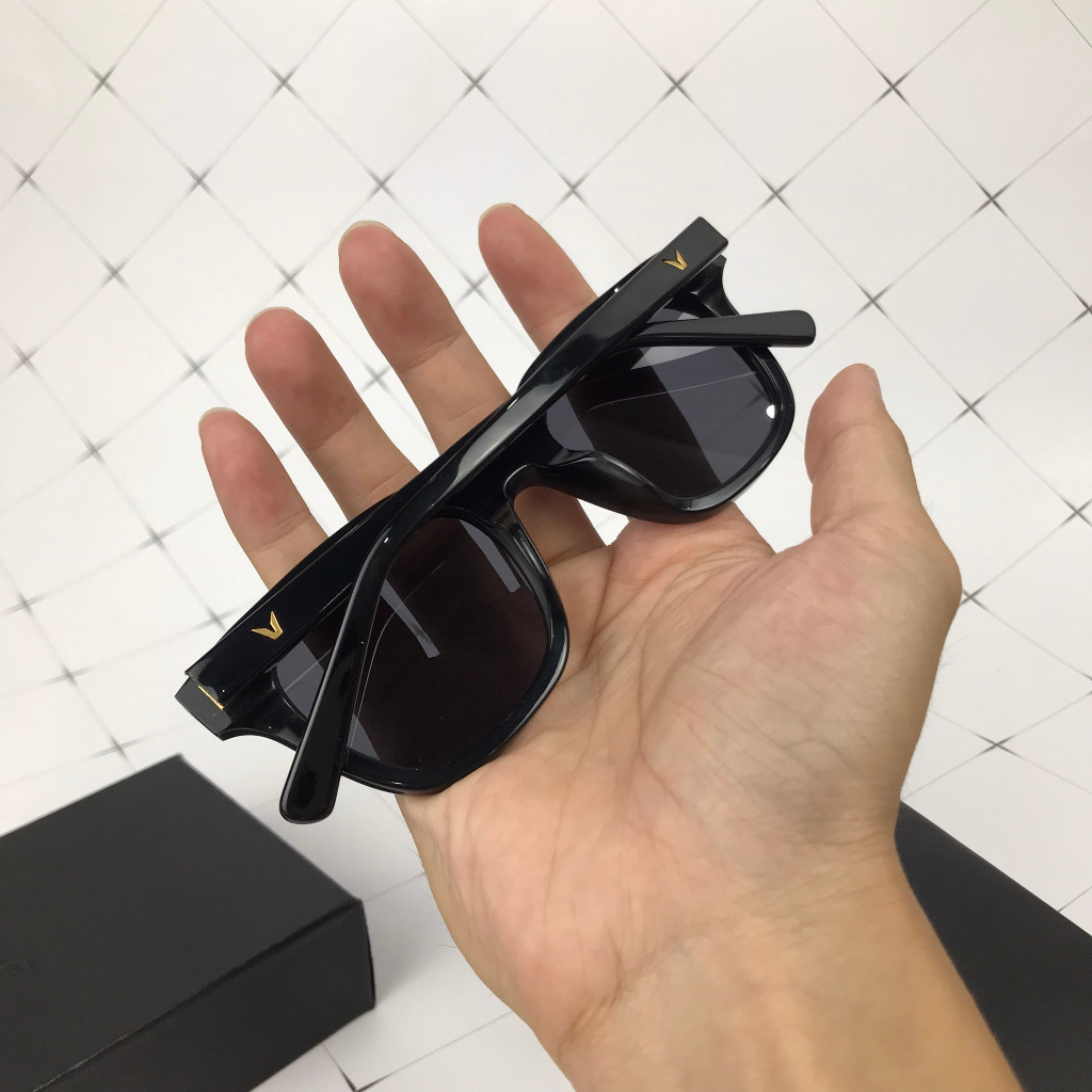 KÍNH Gentle Monster HÀNG CHÍNH HÃNG ĐÃ QUA SỬ DỤNG. TRÒNG THỦY TINH CHỐNG UV. THỜI TRANG DÀNH CHO CẢ NAM VÀ NỮ