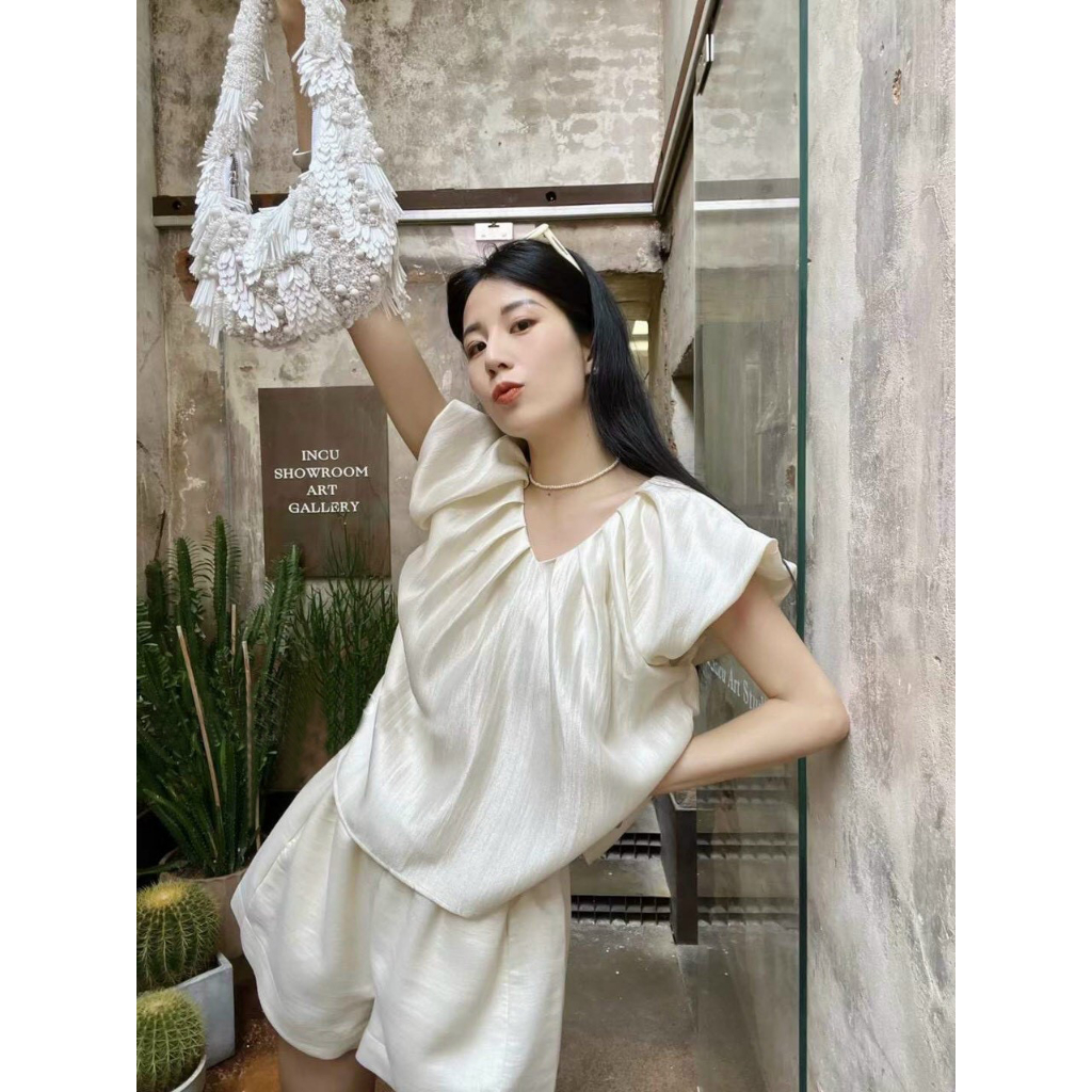 Áo Kiểu Cổ Tim Xếp Li E.studio (*Ivory)