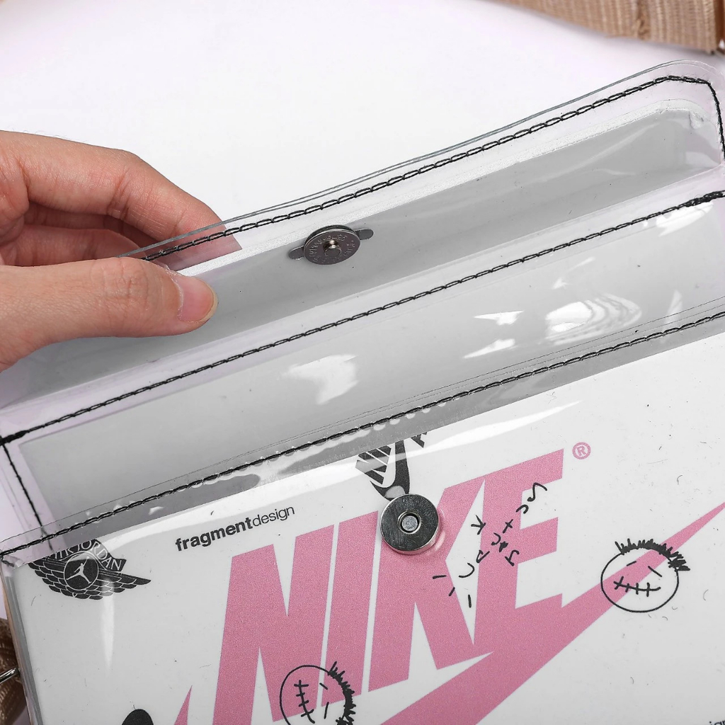 Túi Chéo thời trang Custom Color Bag Chất liệu Plastic cùng form có họa tiết in bên trong 1 ngăn chính và dây đa