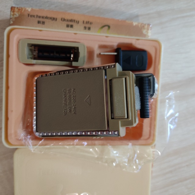 Máy cạo râu kiểu dáng iPhone BOLI