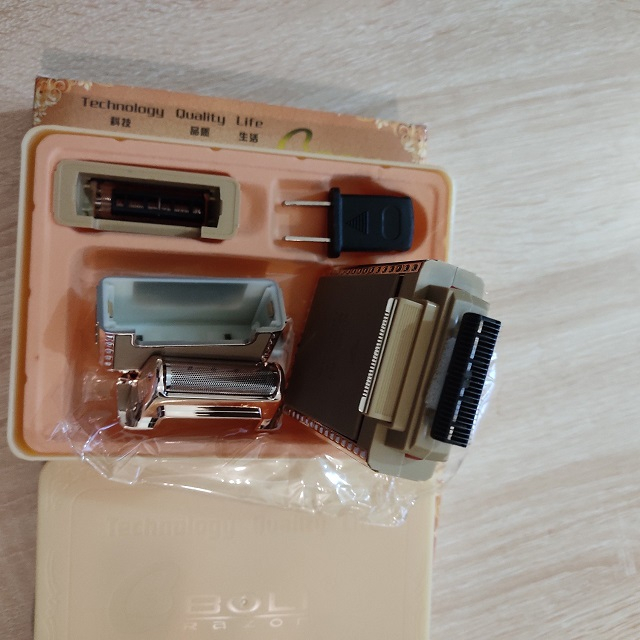 Máy cạo râu kiểu dáng iPhone BOLI