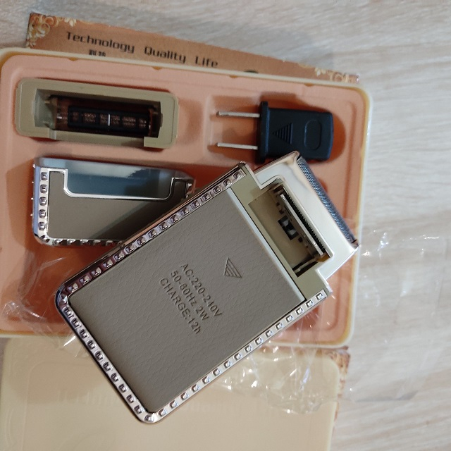 Máy cạo râu kiểu dáng iPhone BOLI