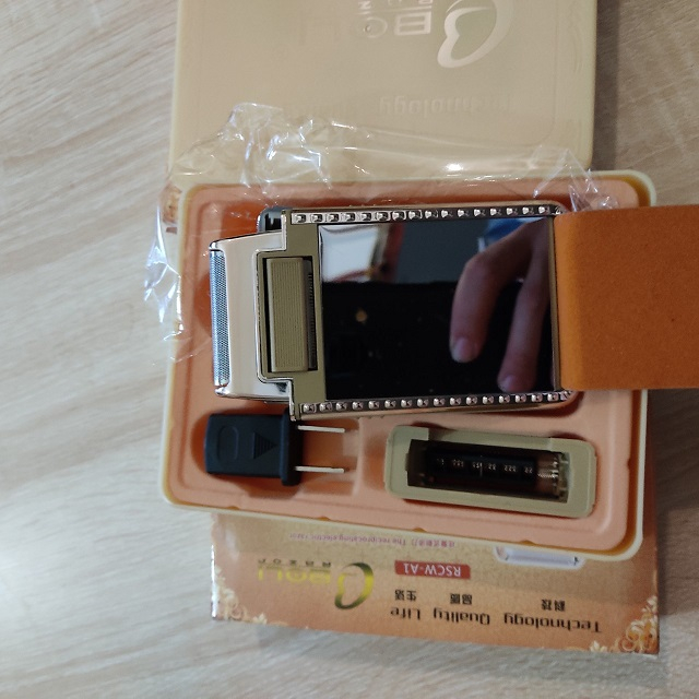 Máy cạo râu kiểu dáng iPhone BOLI