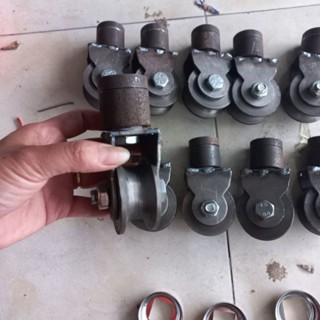 Bánh xe xoay 360 độ ,đỡ dưới cửa lùa, cửa sếp,trợ lực bi treo, đk bánh 60mm