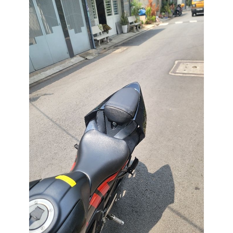 Đuôi suziki gsx R150 / S150 đuôi nhọn