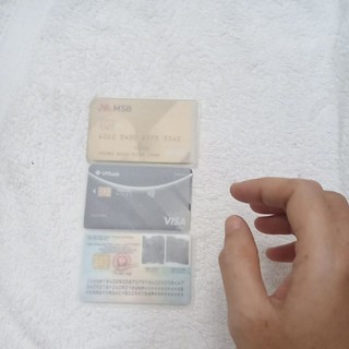 Bao bọc thẻ cccd và thẻ ngân hàng.