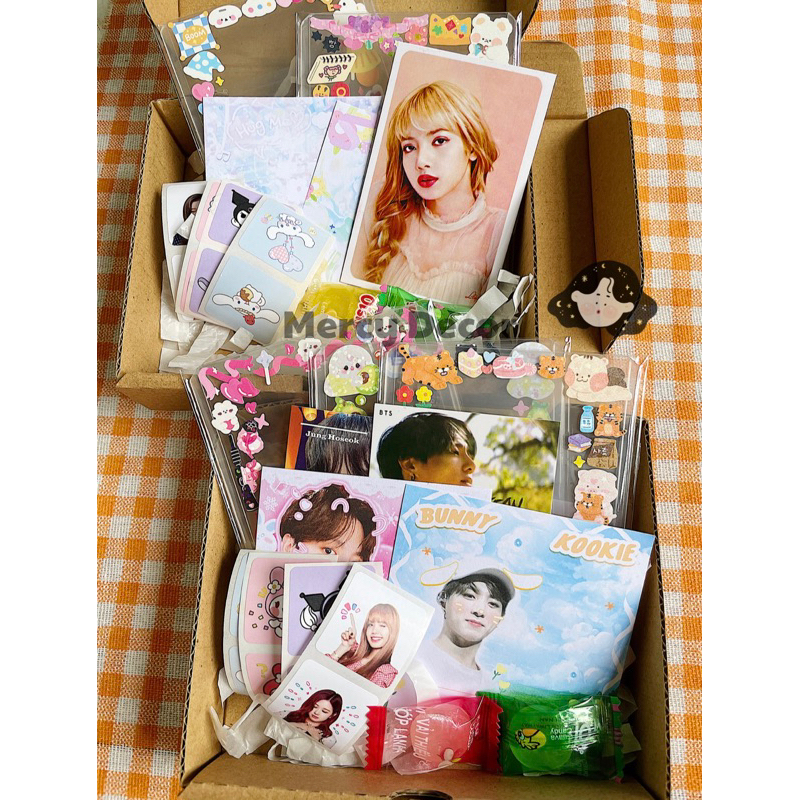 Lucky Box Toploader Decor Không Trùng Mẫu Hộp Quà Toploader Decor May Mắn Đựng Ảnh Thẻ Card Bo Góc Idol - Mercy