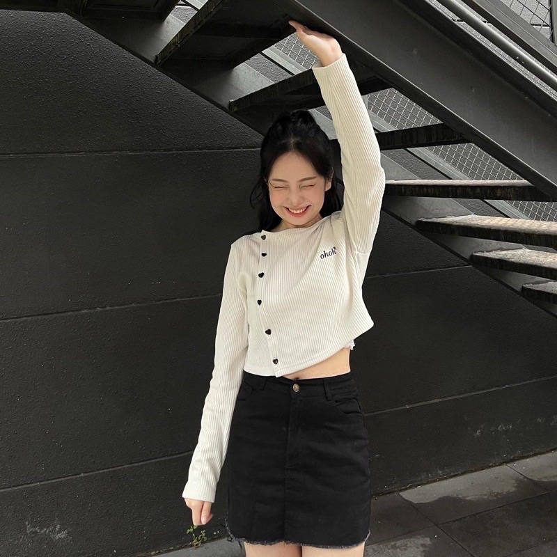 Áo gân len croptop nút lệch OHOH (ELSA CROPTOP)