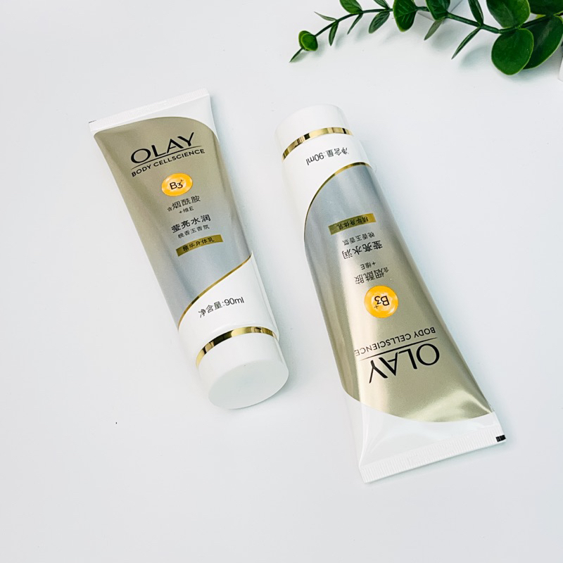 Dưỡng Thể OLAY Niaciamide B3+ Vitamin E Cấp Ẩm Và Đàn Hồi Cho Da 250ml