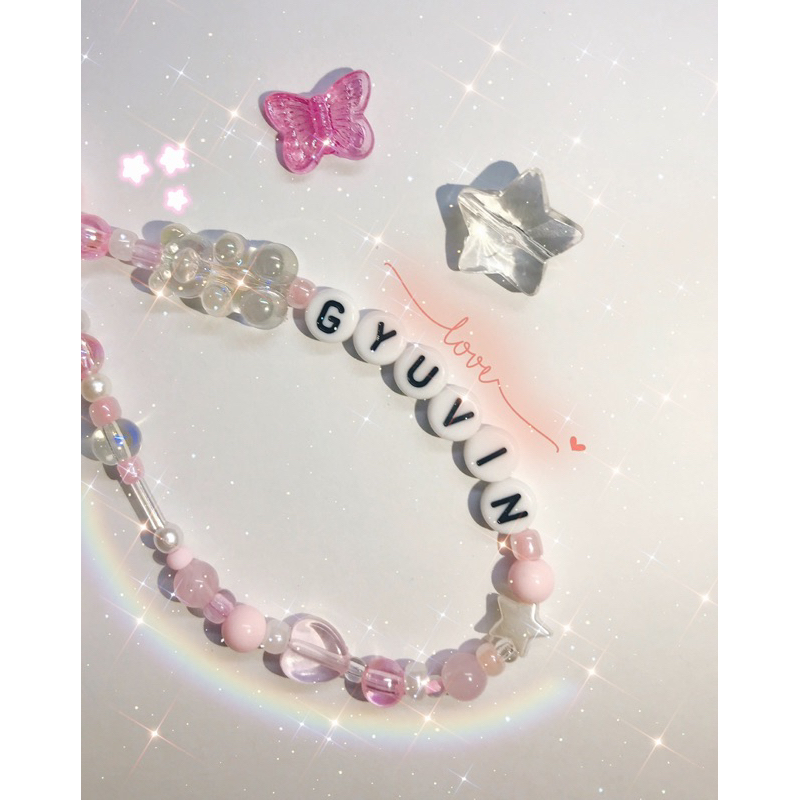 Keychain tên bias ZB1 màu hồng pastel