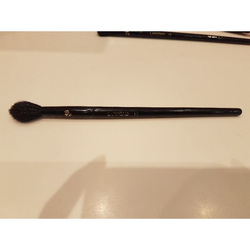 Cọ makeup Lan come used đã giặt sạch sẽ. ít dùng nên còn khá mới