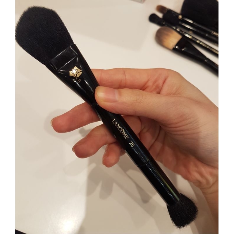 Cọ makeup Lan come used đã giặt sạch sẽ. ít dùng nên còn khá mới