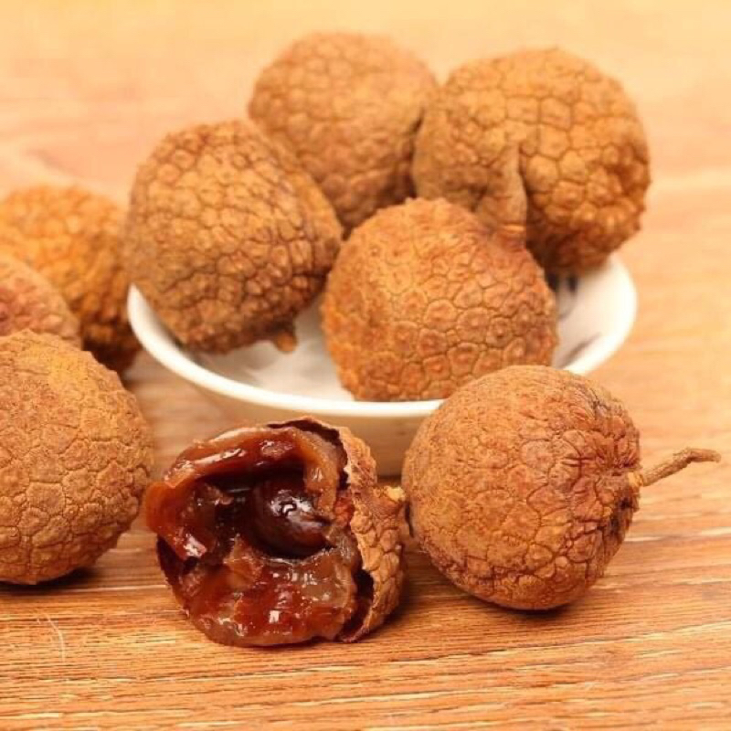 Vải thiều sấy khô Lục Ngạn Bắc Giang hàng chọn loại 1 quả to đều không dập vỡ ăn dẻo, thơm túi 1 kg