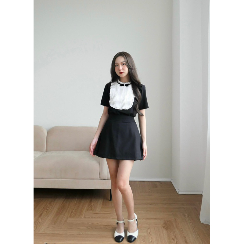 Áo đen yếm lượn cổ bèo nơ nhung by La Moneta