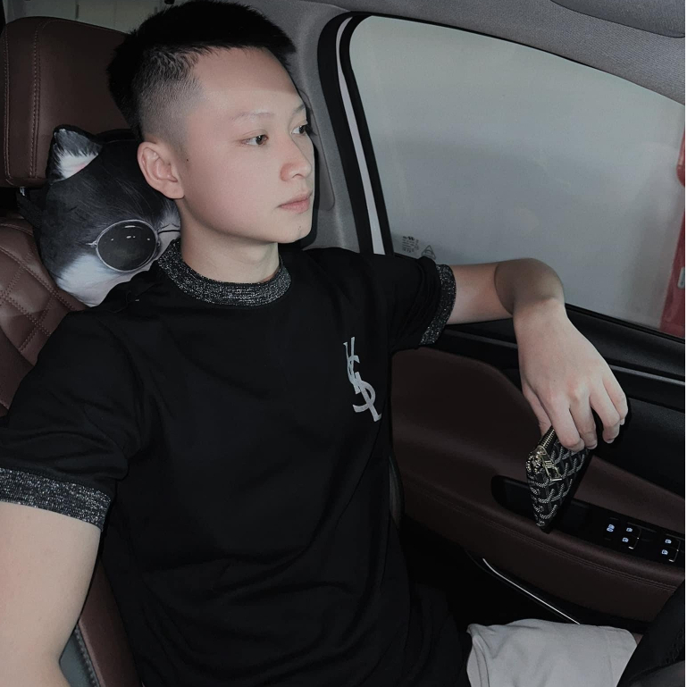 Áo Thun YSL Kim Tuyến Fom Rộng Tay Lỡ Vải Cotton Cao Cấp Mẫu Hot 2023