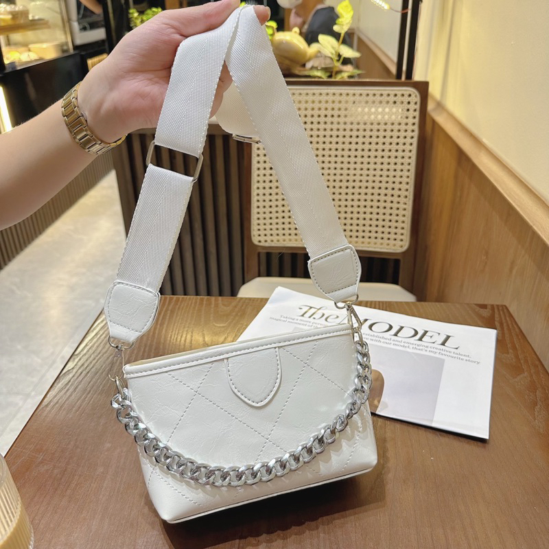 Túi xách thời trang nữ mix dây xích tag bạc dây đeo bản to