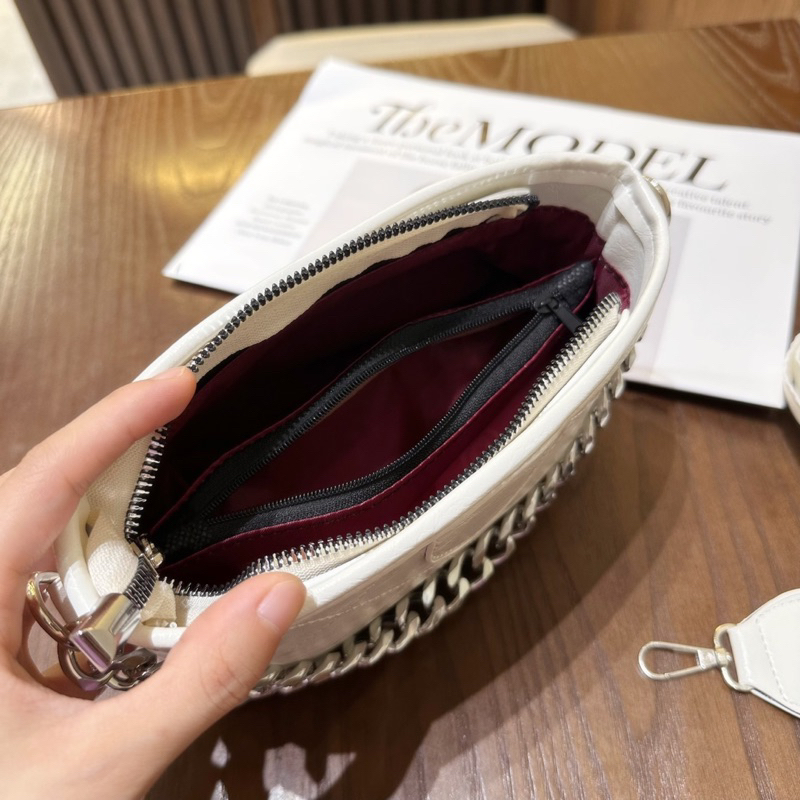 Túi xách thời trang nữ mix dây xích tag bạc dây đeo bản to