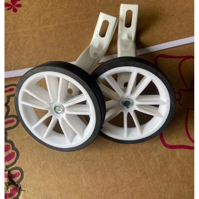 2 Bánh phụ xe đạp trẻ em 12- 14- 16-18-20. khách ib size xe giúp shop nhé. Giao mẫu ngẫu nhiên