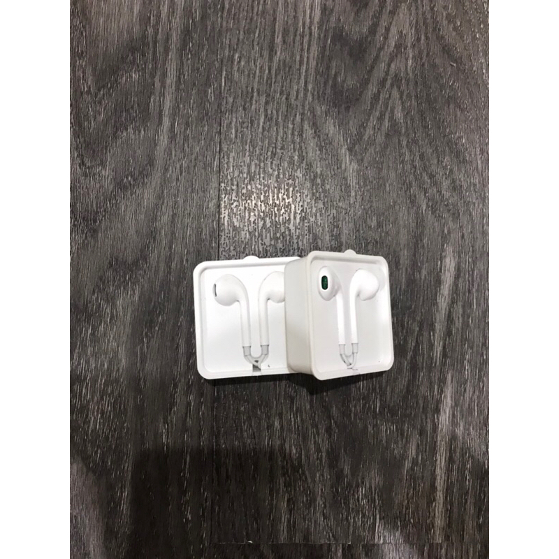 Tai nghe bluetooth samsung hàng chính hãng.
