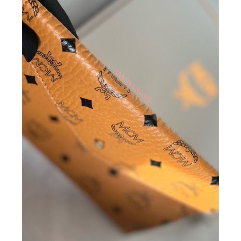 CLUTCH CẦM TAY MCM