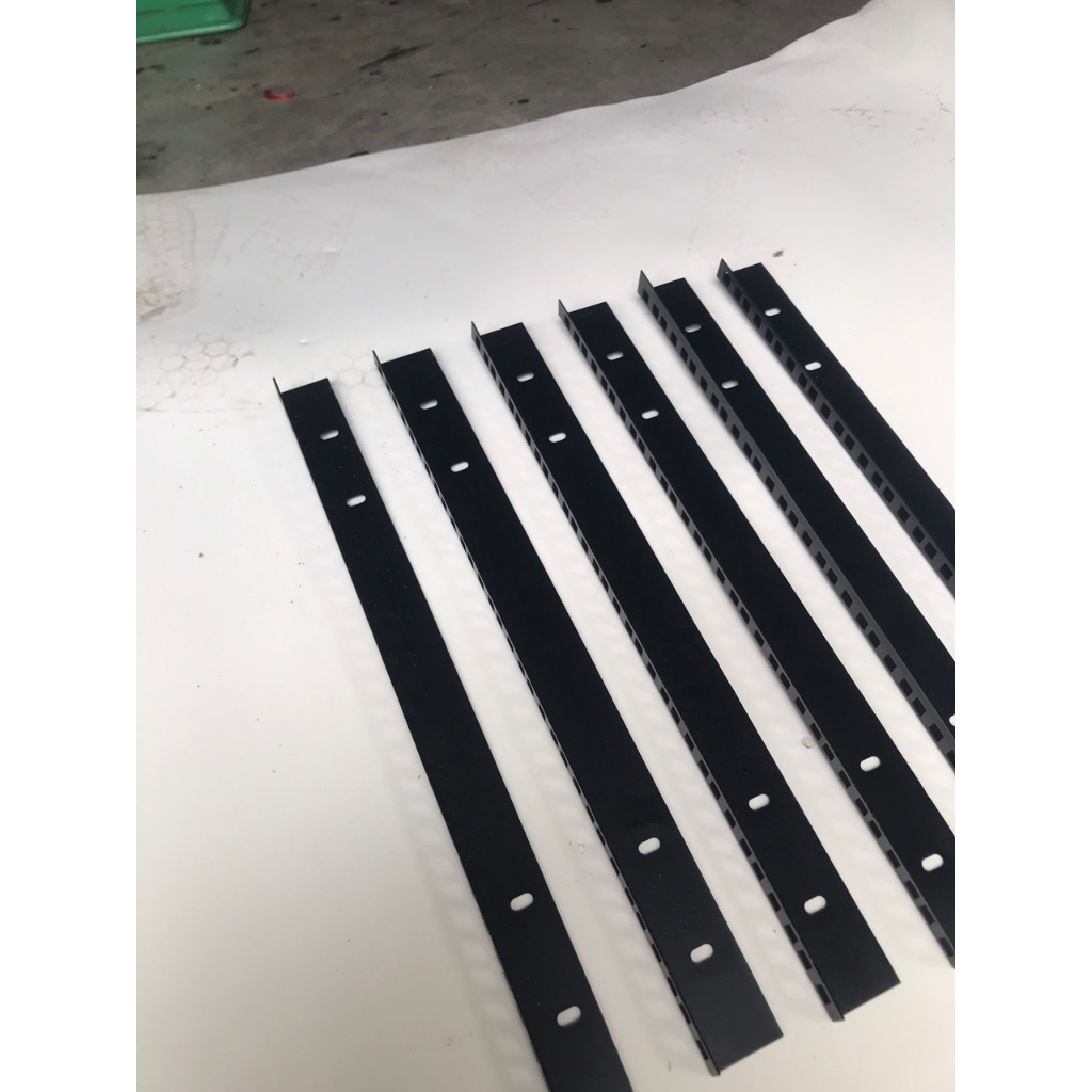 Thanh sắt gắn thiết bị tủ máy 12u giá 50k/1 thanh