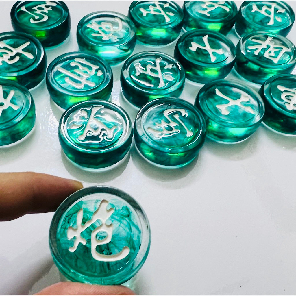 Cờ tướng hiệu ứng màu loang làm từ keo epoxy trong suốt
