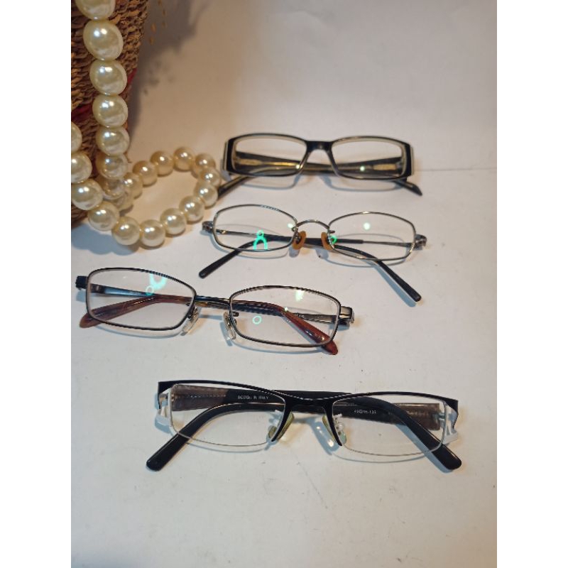 Gọng kính si Nhật Bản