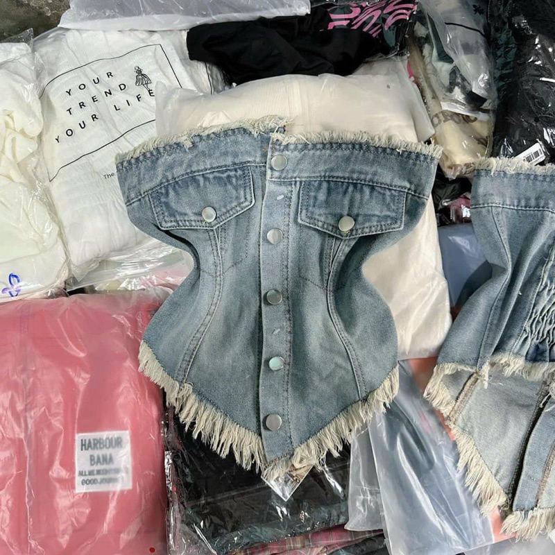 Áo ống jeans cúp ngực vạt nhọn cài cúc - S0L