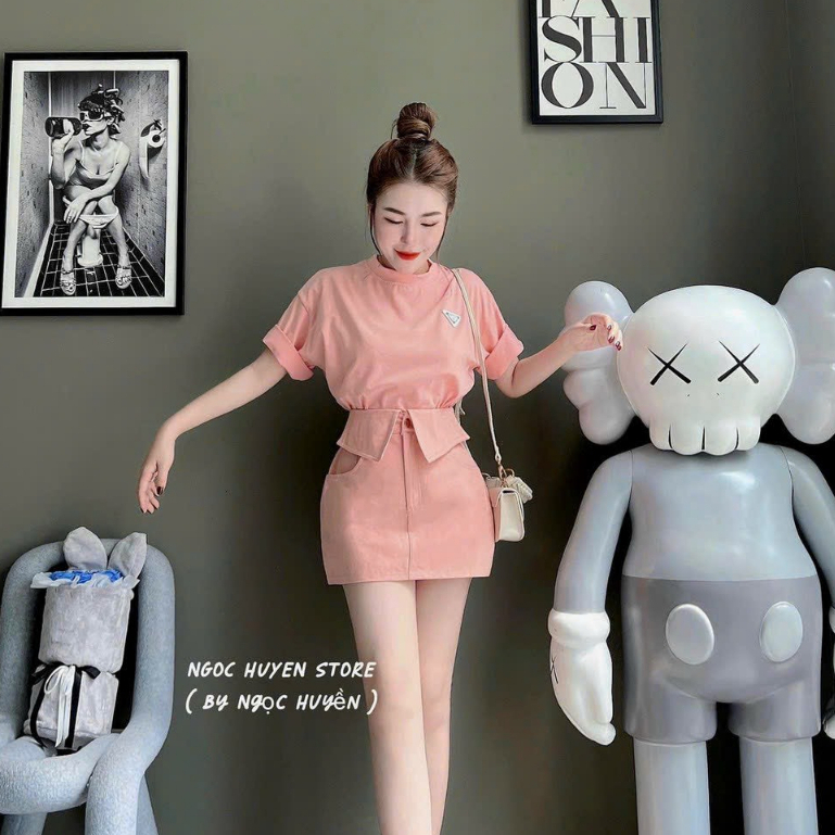 Sét váy tiểu thư áo tay ngắn cổ tròn phối chân váy cạp kiểu kaki màu sắc hồng dịu dàng duyên dáng cho nữ đi chơi đi dạo