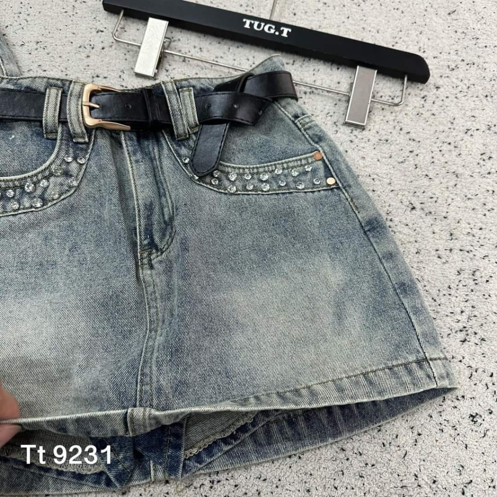 Chan váy đá kèm belt