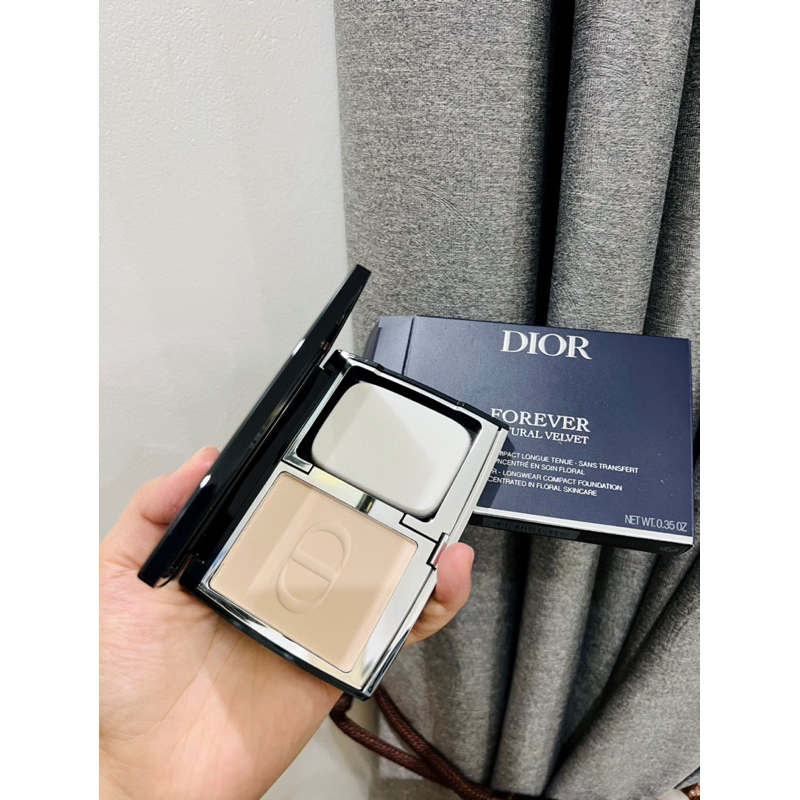 Phấn phủ nén Dior Natural Velvet có tone 1N và 0N phiên bản mới nhất, giúp kiềm dầu, hạn chế xuống tone đỉnh nhất