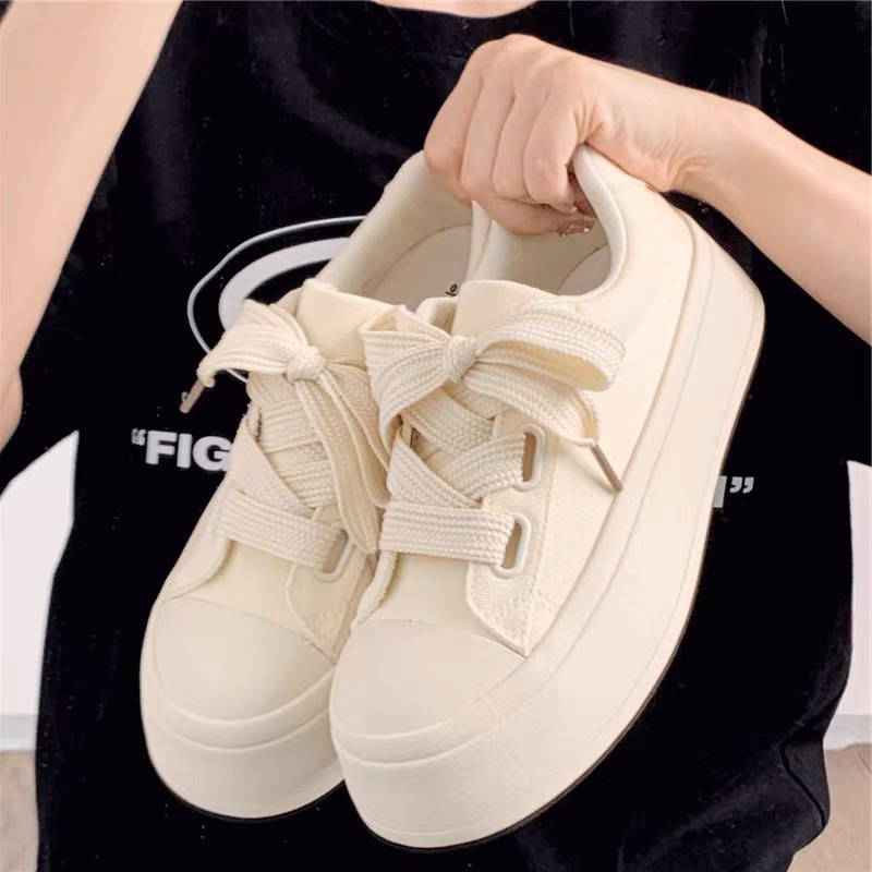 Giày sneaker trắng đế bánh mì, giày thể thao nữ canvas đế bánh mì cao 3P