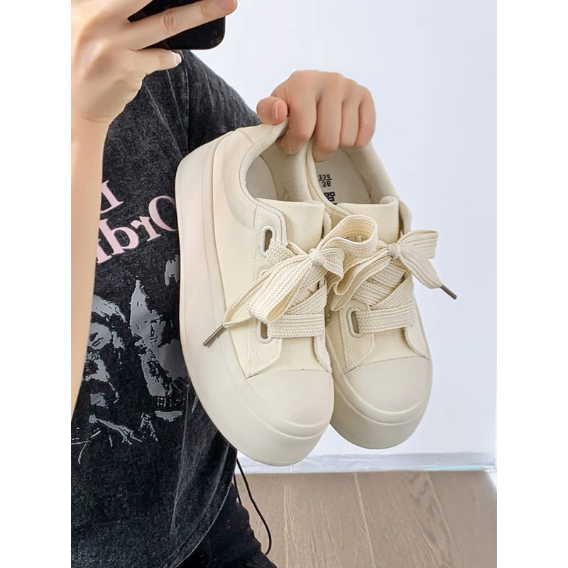 Giày sneaker trắng đế bánh mì, giày thể thao nữ canvas đế bánh mì cao 3P