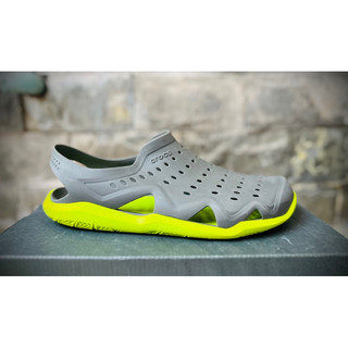 {2hands}{crocs} Sục có quai Crocs (38)