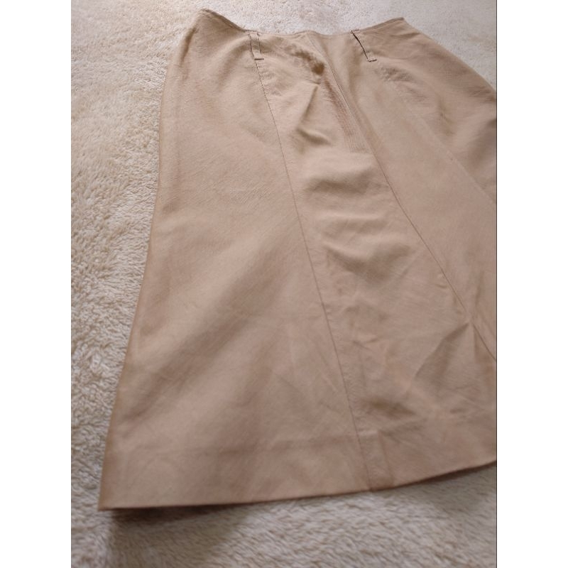 Chân váy Nhật LASEDUIRE 405 CAPIRON dáng chữ A màu nâu tây cạp liền phối khóa kéo và móc cài bên hông