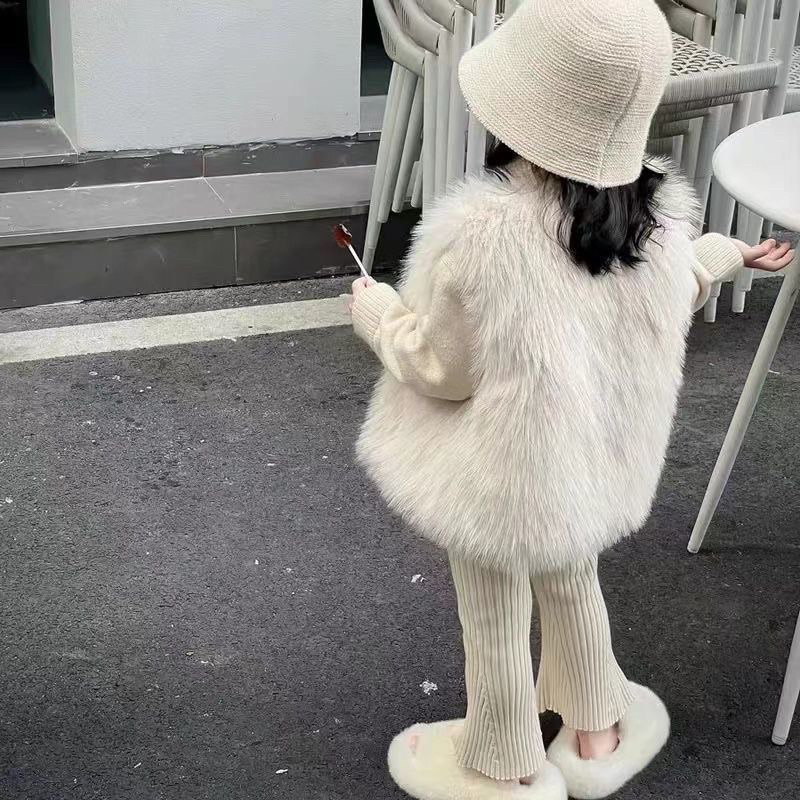 Áo ghile lông thú dài sang chảnh cho bé gái