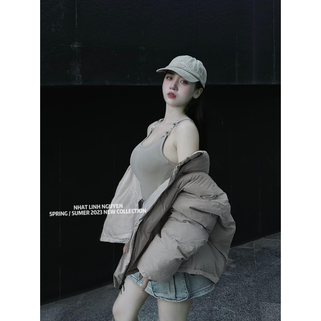 Áo khoác phao đệm dày bằng da dáng lửng croptop phong cách đường phố đơn giản.