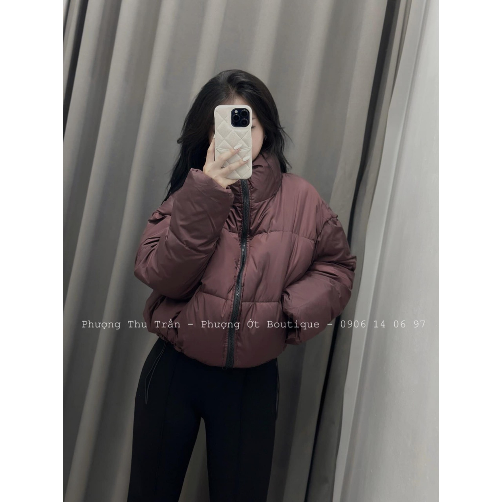 Áo khoác phao đệm dày bằng da dáng lửng croptop phong cách đường phố đơn giản.