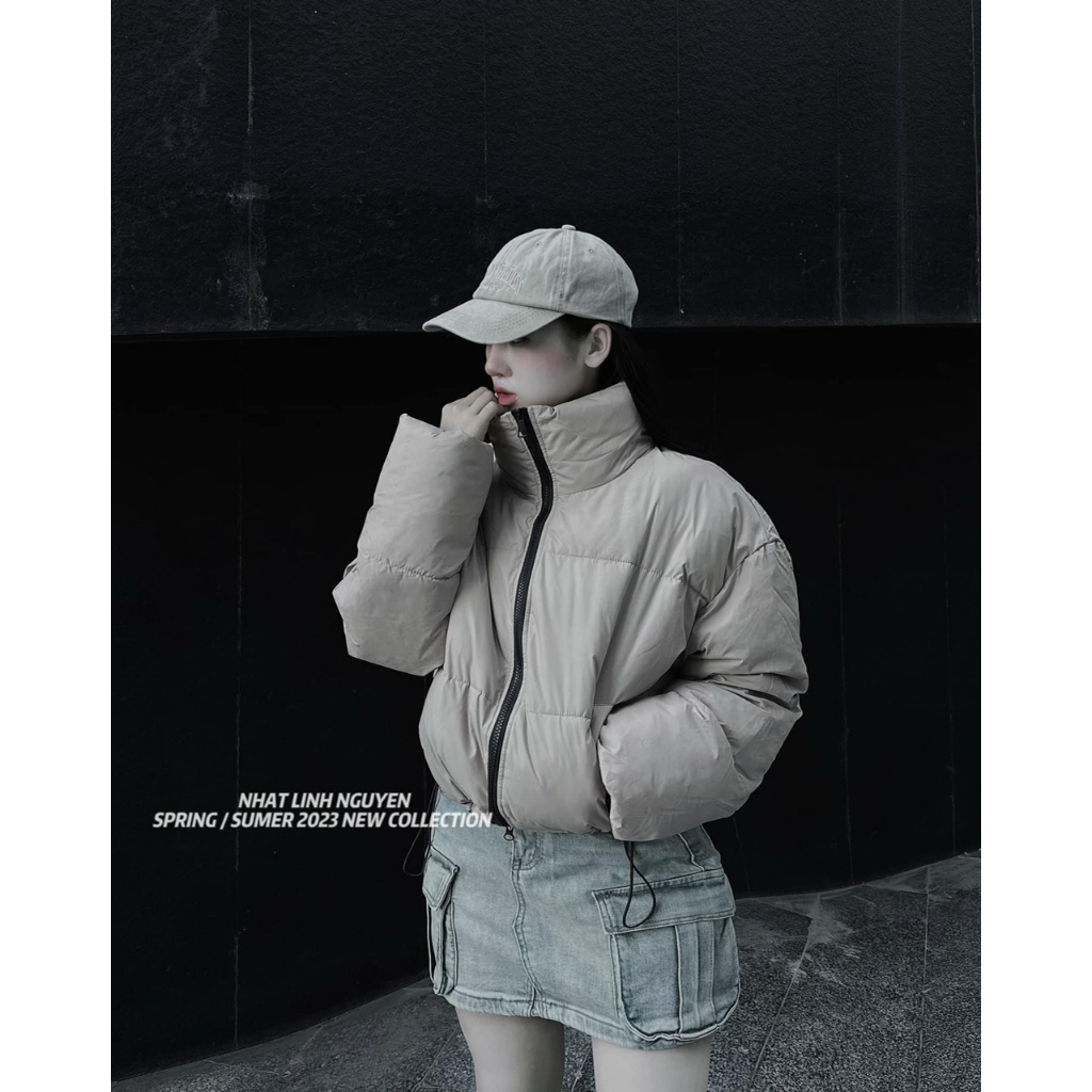 Áo khoác phao đệm dày bằng da dáng lửng croptop phong cách đường phố đơn giản.