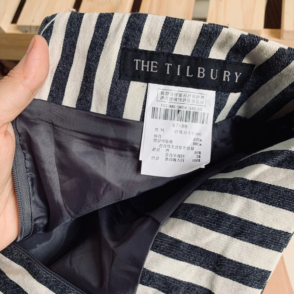 Váy ngắn chữ A chất kaki sọc hiệu THE TILBURY