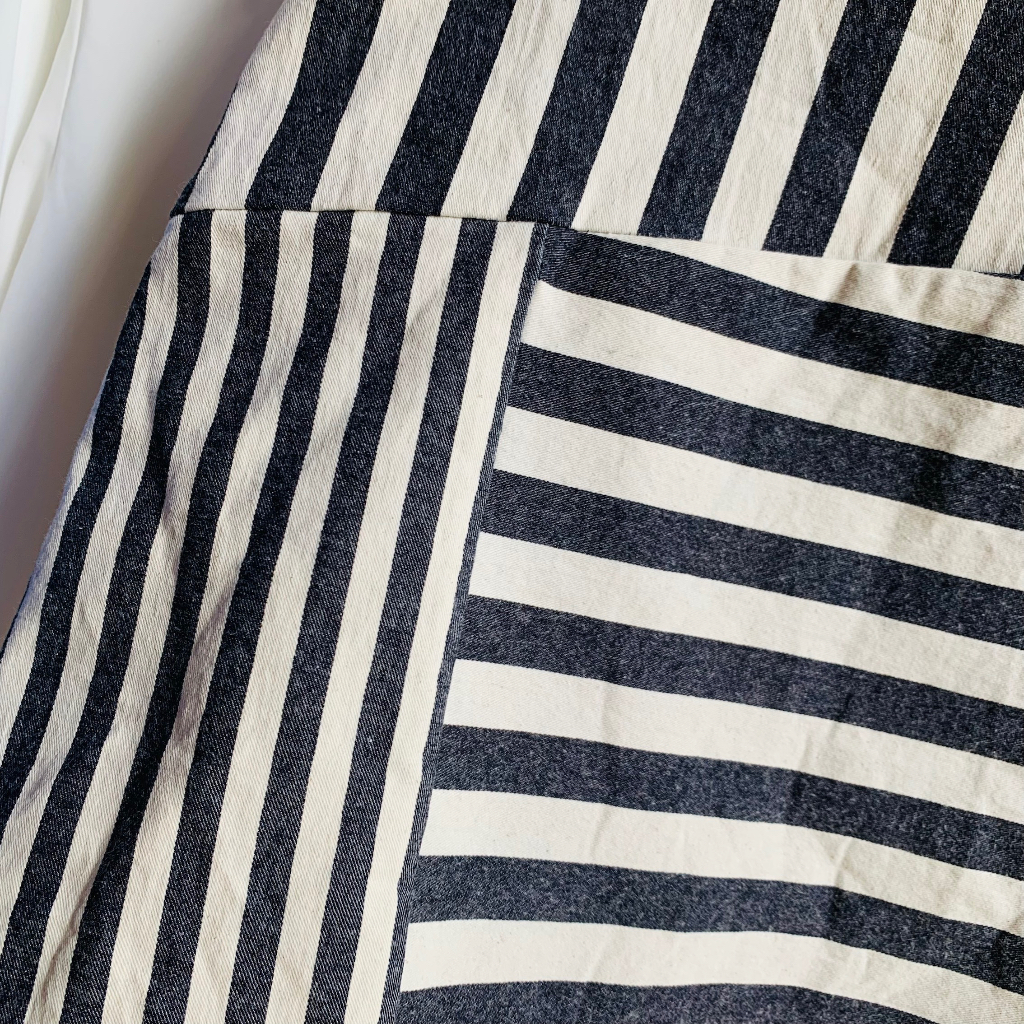 Váy ngắn chữ A chất kaki sọc hiệu THE TILBURY