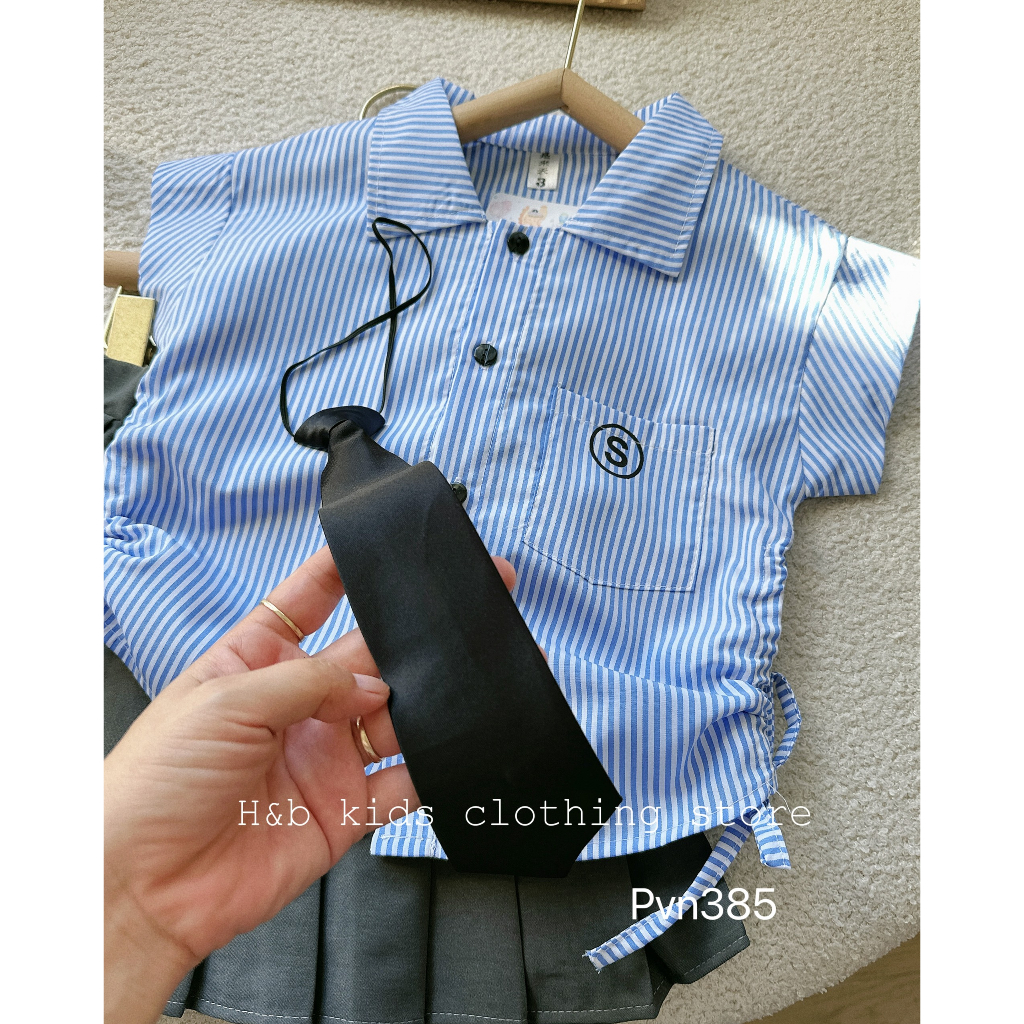 Set váy học sinh kẻ xanh kèm cà vạt bé gái