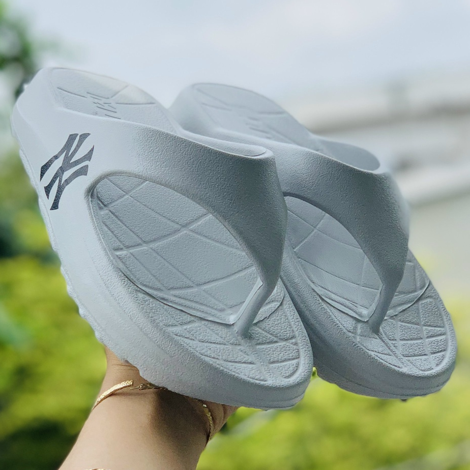 Dép 𝐌𝐋𝐁 nam nữ, dép quai ngang nam nữ unisex 𝐌𝐋𝐁 -FREESHIP + Hộp- dép kẹp 𝐌𝐋𝐁 𝐍𝐘 thể thao bóng chày nam nữ in 𝐍𝐘 Xám
