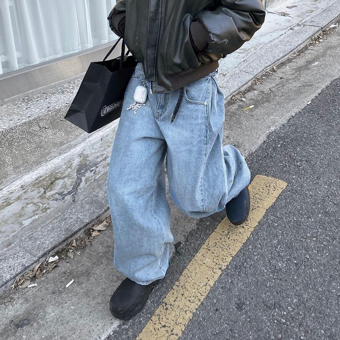 Bellow side pintuck jeans | dsoutfit