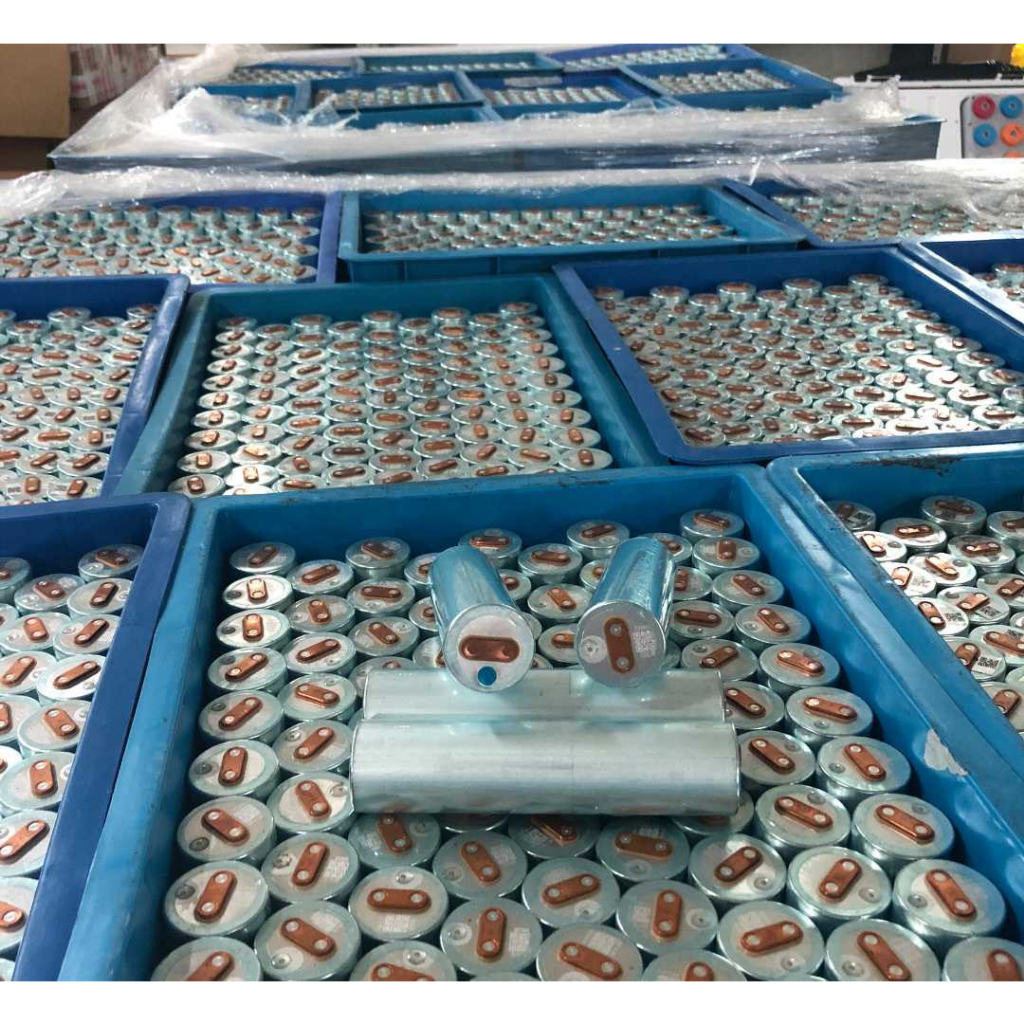 Pin lithium  33140 15Ah 3.2V - pin lithium Lifepo4  Trọng lượng của 1 viên 250g gấp đổi 32650 hàn sẵn cáp tặng kèm khung