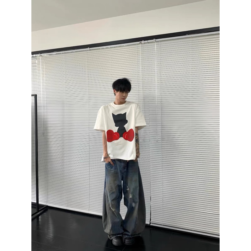 Áo thun giày đỏ unisex nam nữ form rộng