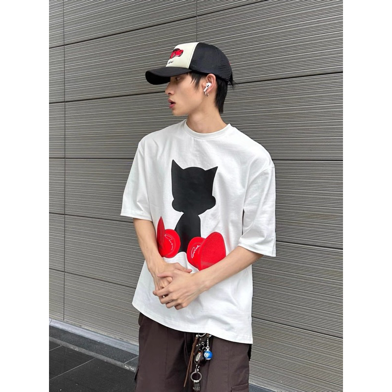 Áo thun giày đỏ unisex nam nữ form rộng