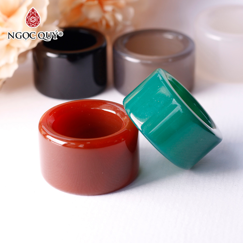 Nhẫn ngón cái đá mã não - Ngọc Quý