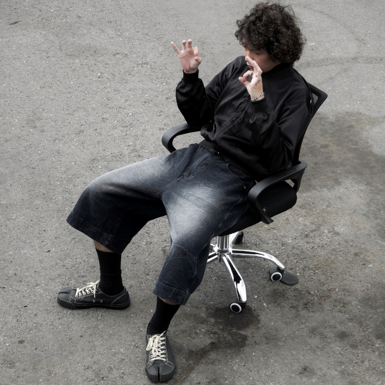 Quần short lửng denim Unisex thương hiệu Aesir Studios màu đen washed - 545