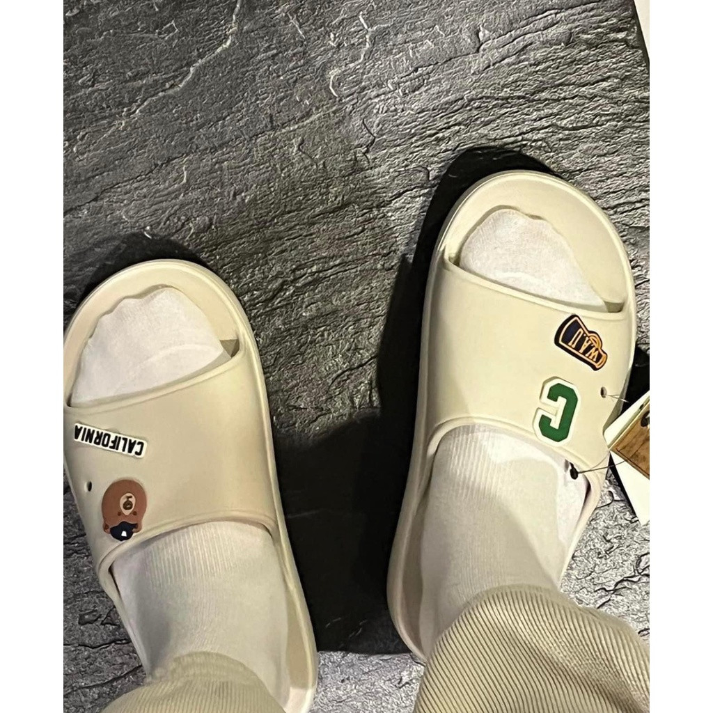 Dép Whoau sticker hình gấu mang êm ái, chống trơn trượt chính hãng Hàn Quốc sale.